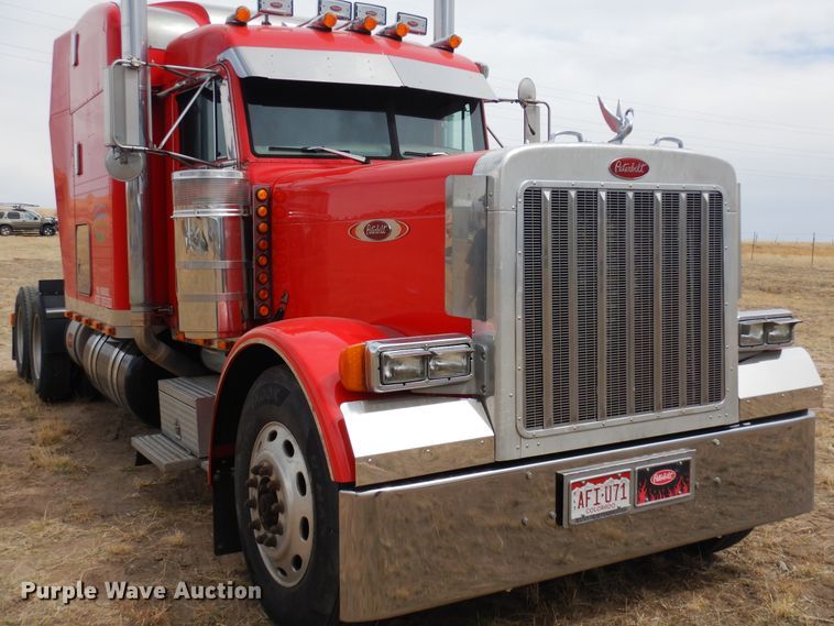 image for item DR1169 2003 Peterbilt 379  semi truck