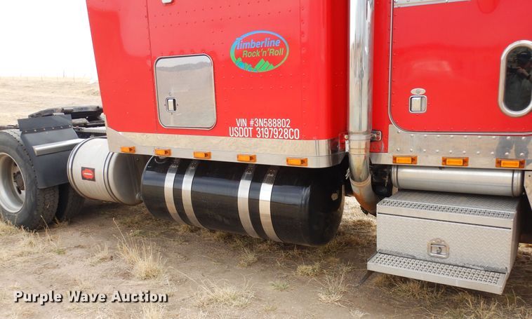 image for item DR1169 2003 Peterbilt 379  semi truck
