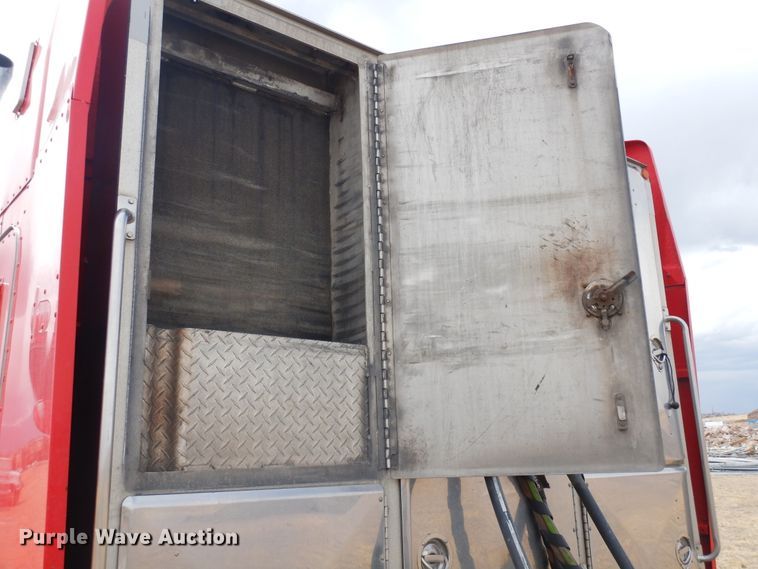 image for item DR1169 2003 Peterbilt 379  semi truck