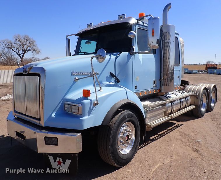 image for item DS7045 2016 Western Star 4900EX  semi truck
