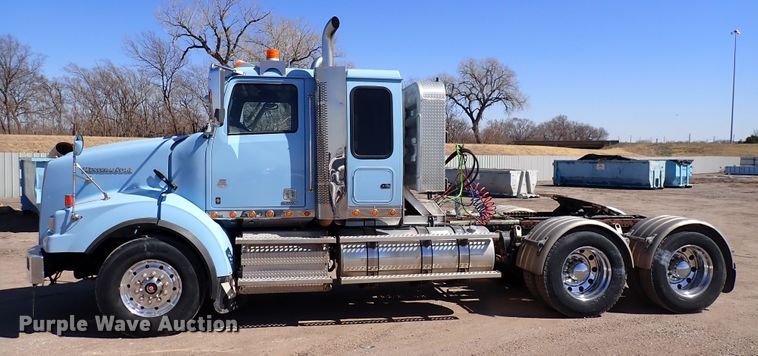 image for item DS7045 2016 Western Star 4900EX  semi truck