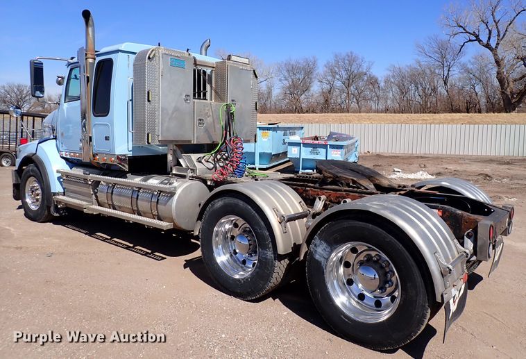 image for item DS7045 2016 Western Star 4900EX  semi truck