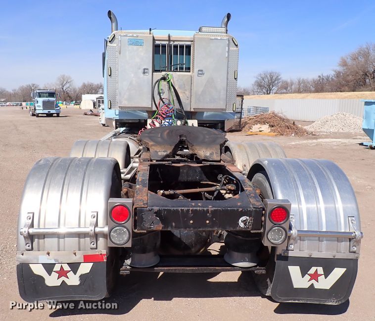image for item DS7045 2016 Western Star 4900EX  semi truck