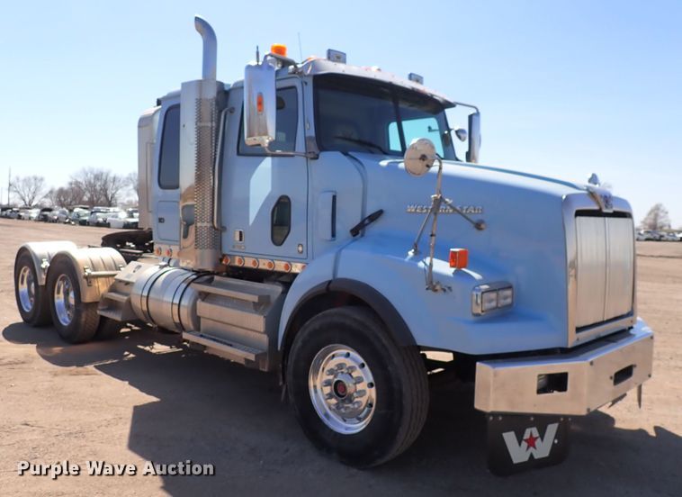 image for item DS7045 2016 Western Star 4900EX  semi truck