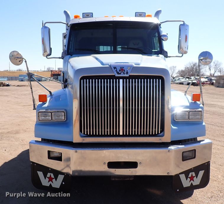 image for item DS7045 2016 Western Star 4900EX  semi truck