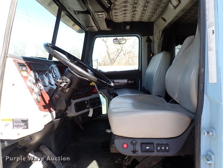 image for item DS7045 2016 Western Star 4900EX  semi truck