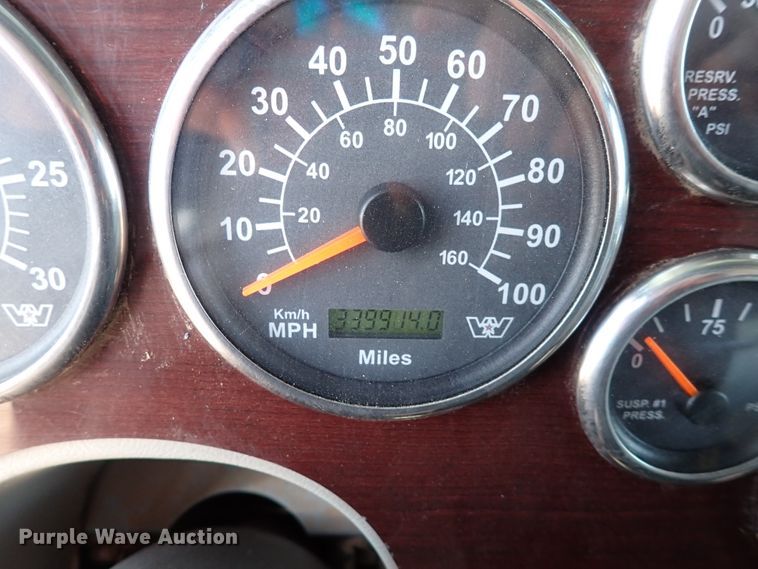 image for item DS7045 2016 Western Star 4900EX  semi truck