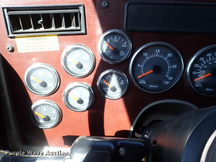 image for item DS7045 2016 Western Star 4900EX  semi truck