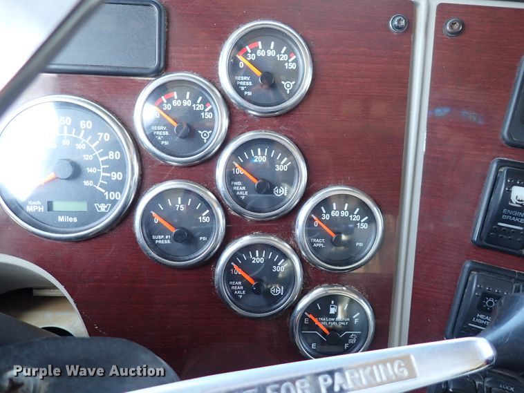 image for item DS7045 2016 Western Star 4900EX  semi truck