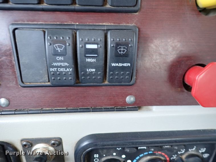 image for item DS7045 2016 Western Star 4900EX  semi truck