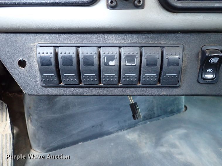 image for item DS7045 2016 Western Star 4900EX  semi truck