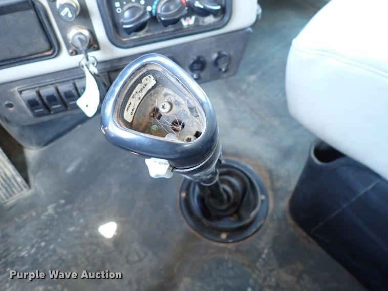 image for item DS7045 2016 Western Star 4900EX  semi truck