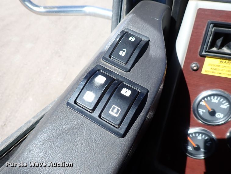 image for item DS7045 2016 Western Star 4900EX  semi truck