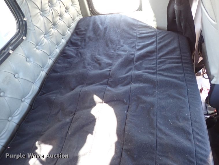 image for item DS7045 2016 Western Star 4900EX  semi truck