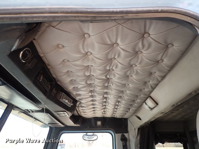 image for item DS7045 2016 Western Star 4900EX  semi truck