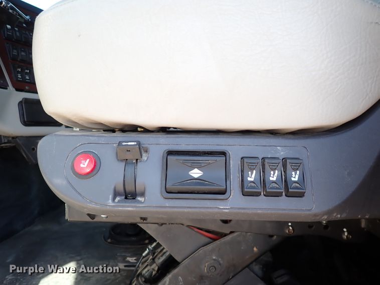 image for item DS7045 2016 Western Star 4900EX  semi truck