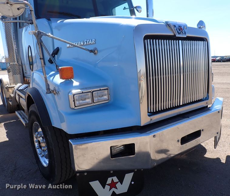 image for item DS7045 2016 Western Star 4900EX  semi truck