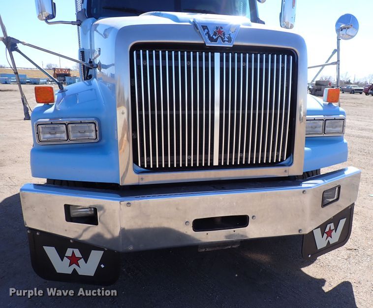 image for item DS7045 2016 Western Star 4900EX  semi truck