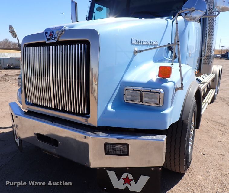 image for item DS7045 2016 Western Star 4900EX  semi truck