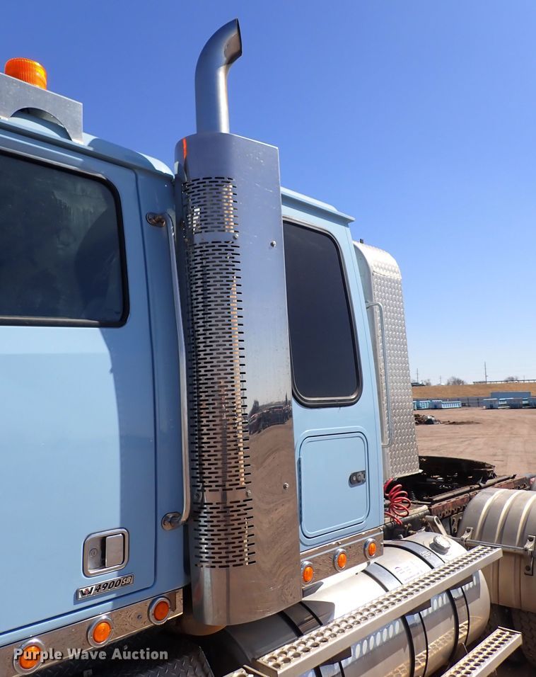 image for item DS7045 2016 Western Star 4900EX  semi truck