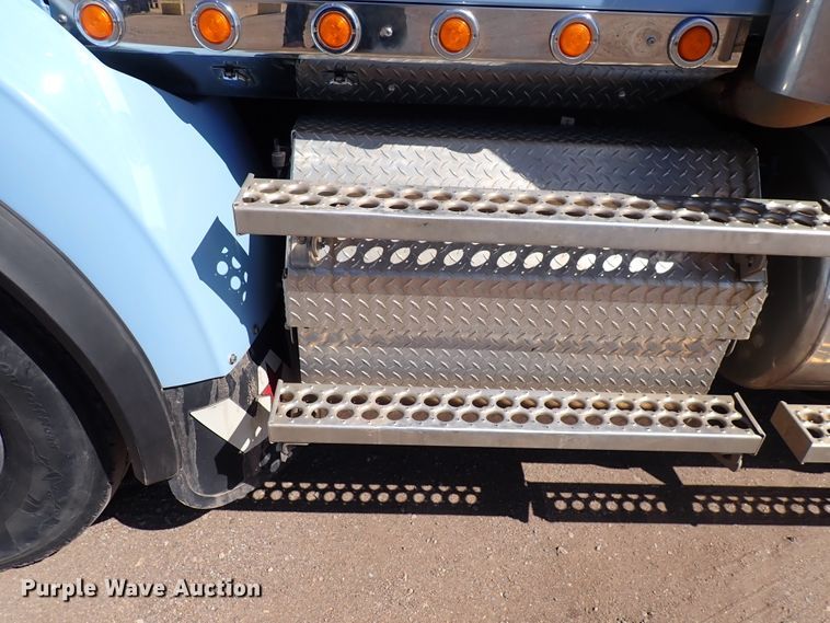 image for item DS7045 2016 Western Star 4900EX  semi truck