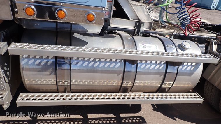 image for item DS7045 2016 Western Star 4900EX  semi truck