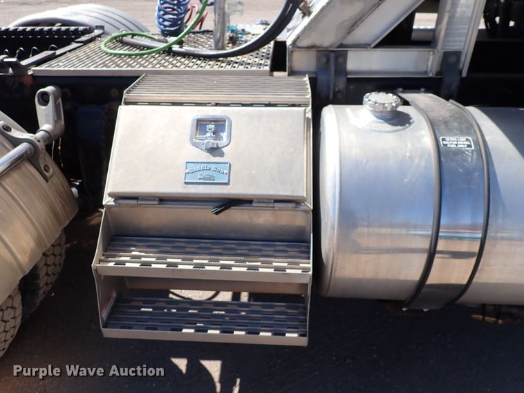 image for item DS7045 2016 Western Star 4900EX  semi truck