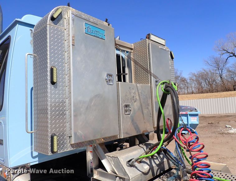 image for item DS7045 2016 Western Star 4900EX  semi truck