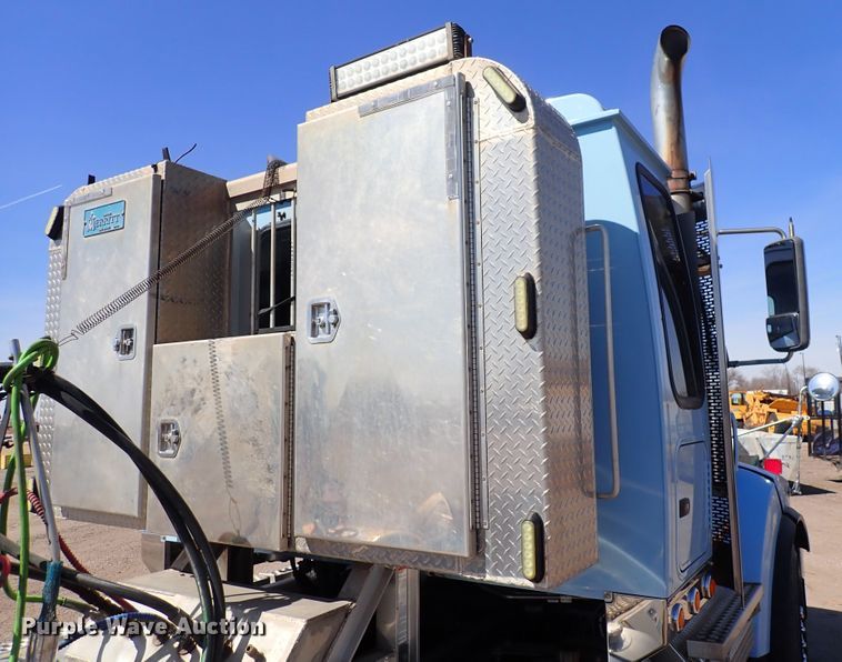 image for item DS7045 2016 Western Star 4900EX  semi truck