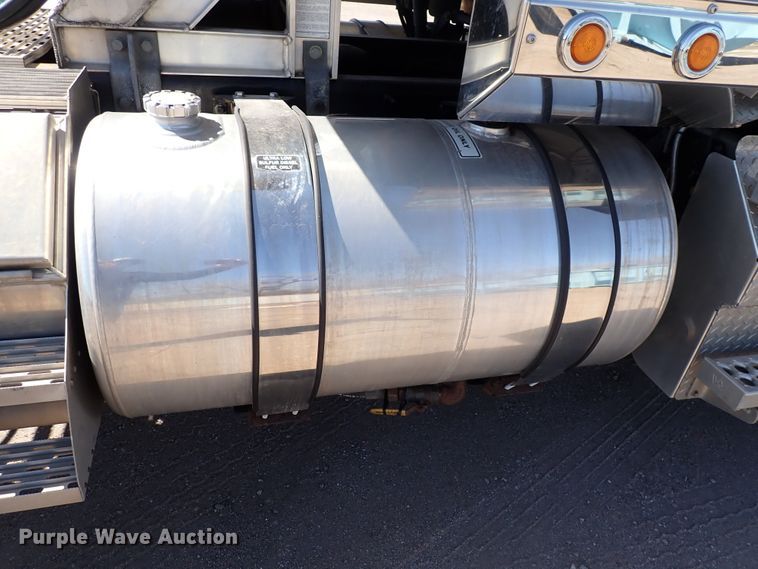 image for item DS7045 2016 Western Star 4900EX  semi truck