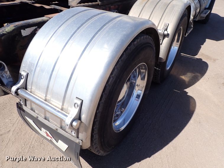 image for item DS7045 2016 Western Star 4900EX  semi truck