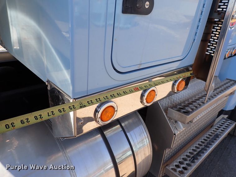 image for item DS7045 2016 Western Star 4900EX  semi truck