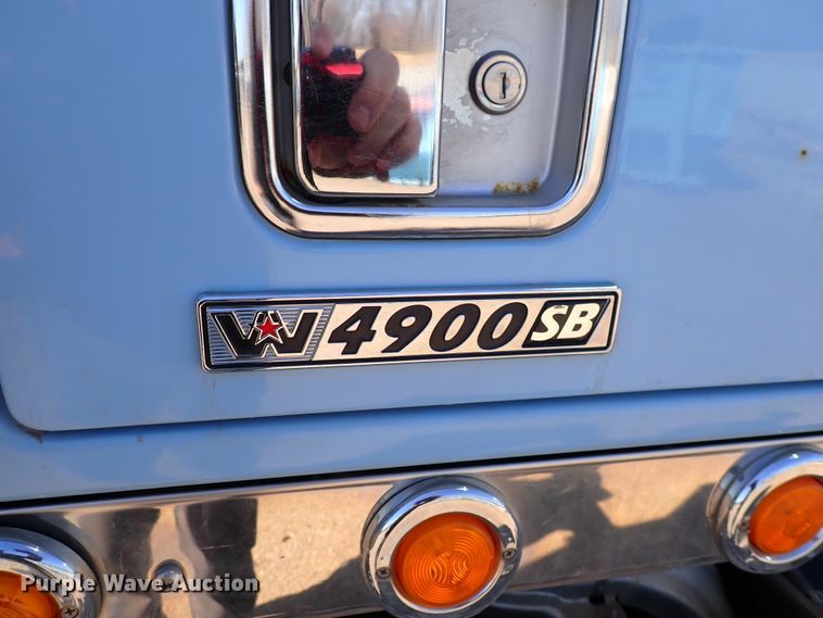 image for item DS7045 2016 Western Star 4900EX  semi truck