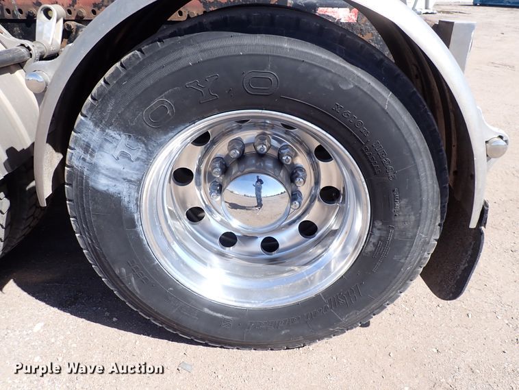 image for item DS7045 2016 Western Star 4900EX  semi truck