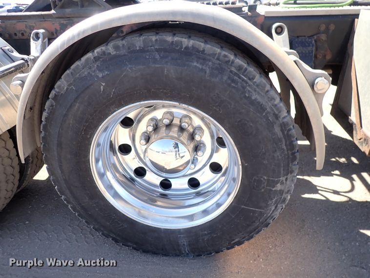 image for item DS7045 2016 Western Star 4900EX  semi truck