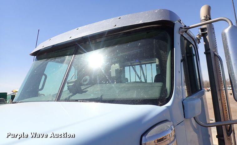 image for item DS7046 2012 Freightliner Coronado  semi truck