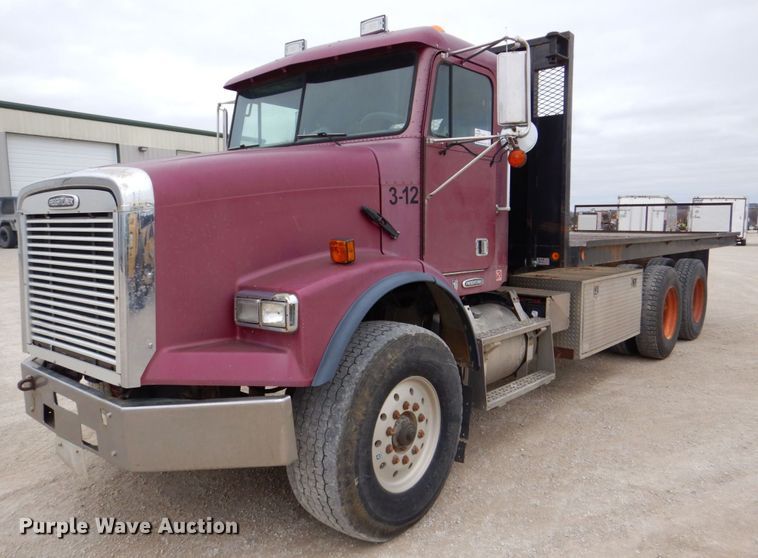 image for item DS8017 1997 Freightliner FLD120  flatbed truck