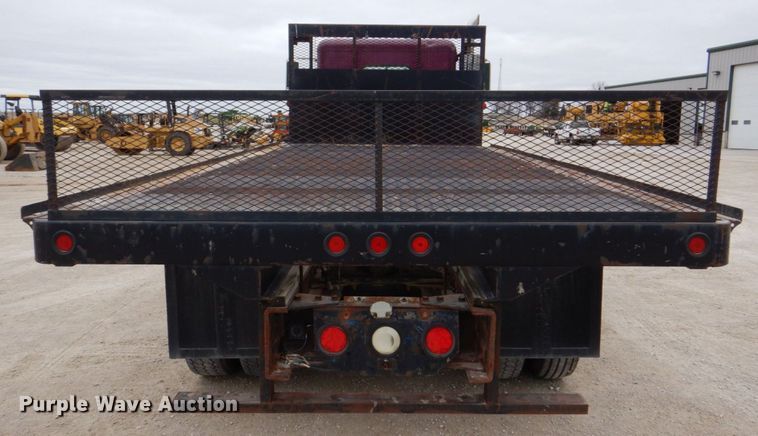 image for item DS8017 1997 Freightliner FLD120  flatbed truck