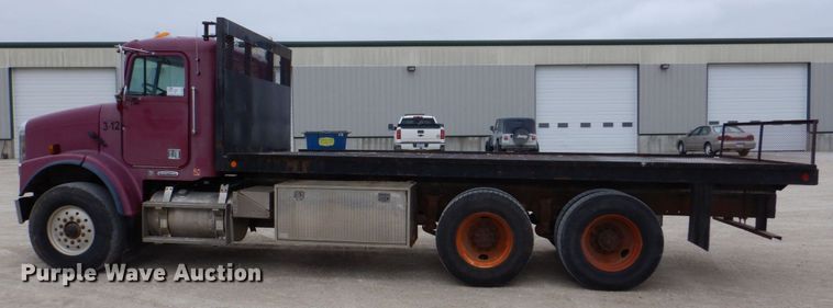 image for item DS8017 1997 Freightliner FLD120  flatbed truck