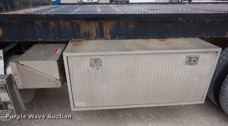 image for item DS8017 1997 Freightliner FLD120  flatbed truck