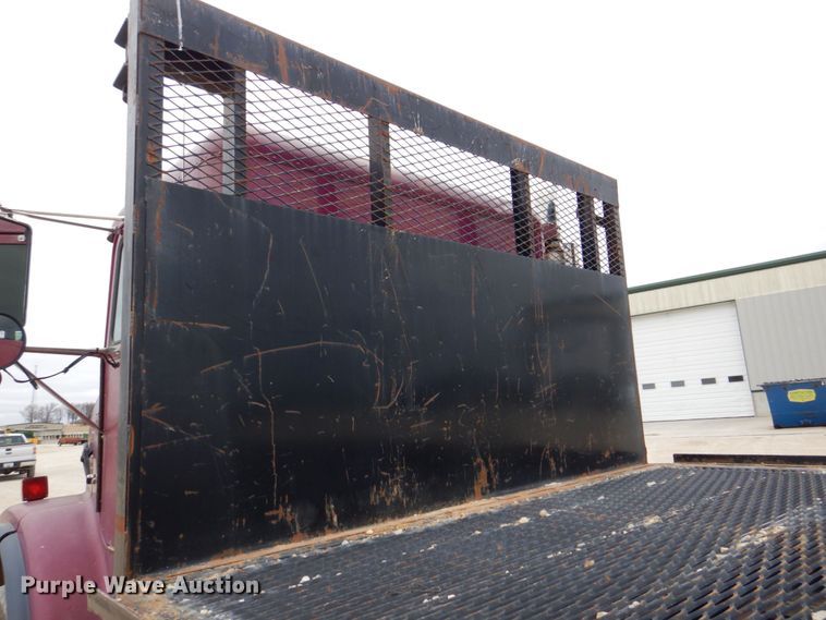 image for item DS8017 1997 Freightliner FLD120  flatbed truck