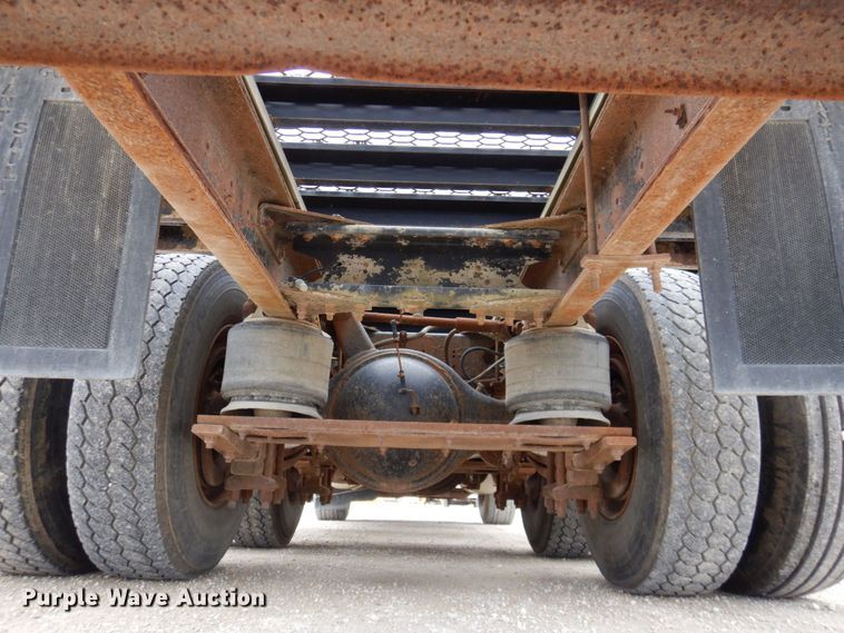 image for item DS8017 1997 Freightliner FLD120  flatbed truck