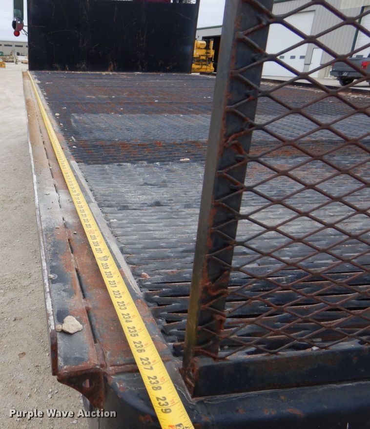 image for item DS8017 1997 Freightliner FLD120  flatbed truck