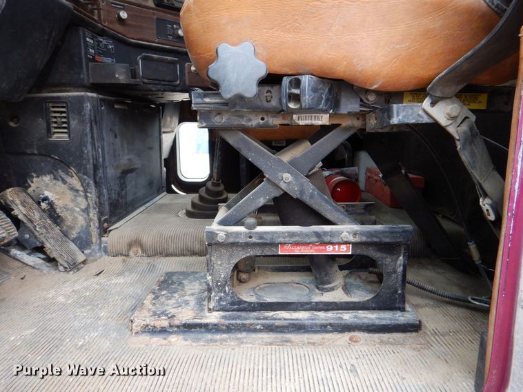 image for item DS8017 1997 Freightliner FLD120  flatbed truck