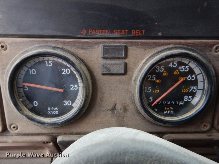 image for item DS8017 1997 Freightliner FLD120  flatbed truck