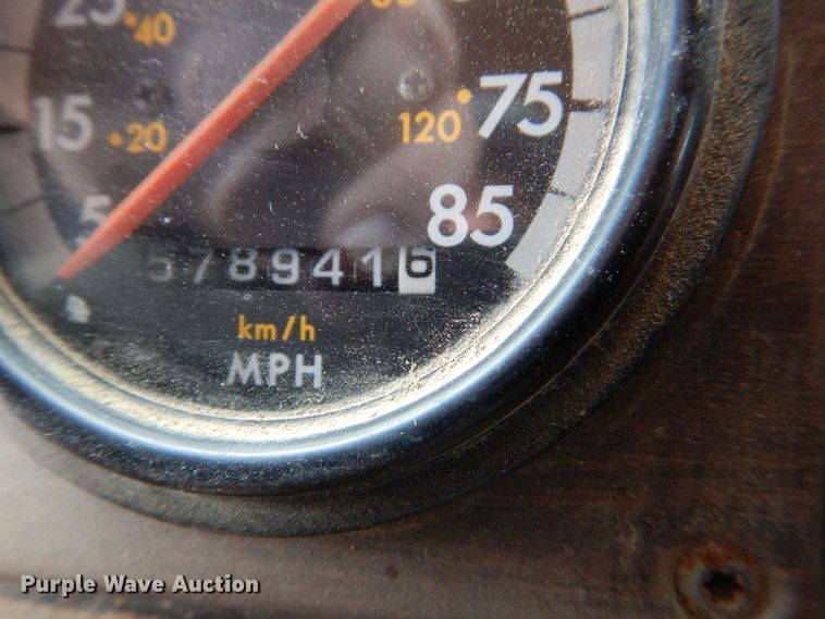 image for item DS8017 1997 Freightliner FLD120  flatbed truck