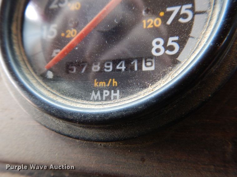 image for item DS8017 1997 Freightliner FLD120  flatbed truck