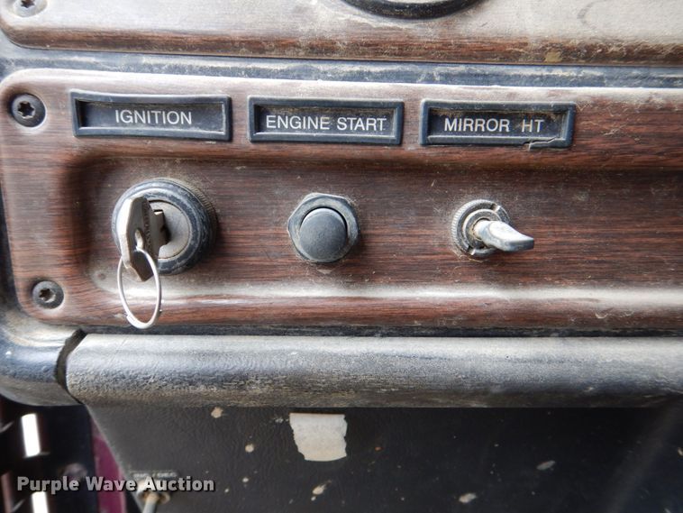 image for item DS8017 1997 Freightliner FLD120  flatbed truck