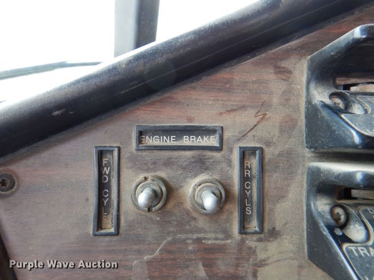 image for item DS8017 1997 Freightliner FLD120  flatbed truck