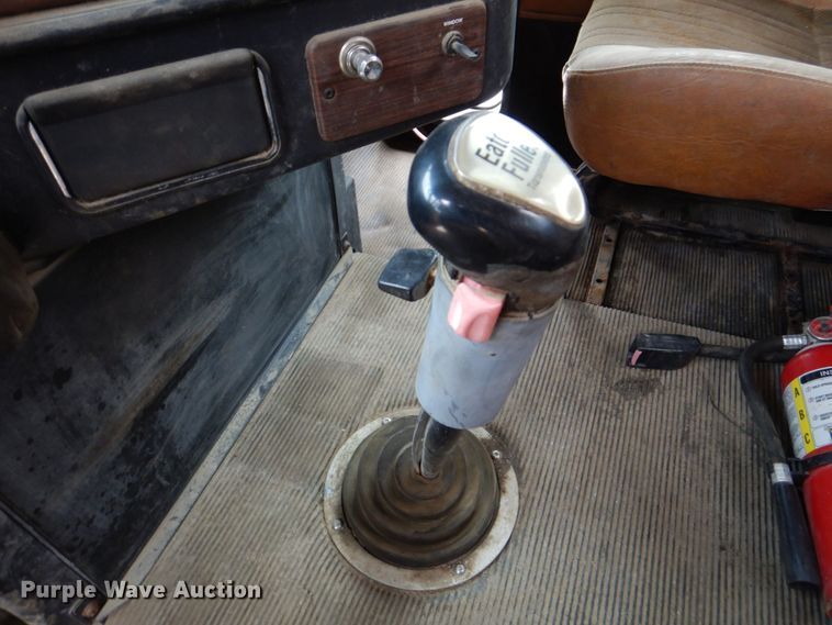 image for item DS8017 1997 Freightliner FLD120  flatbed truck